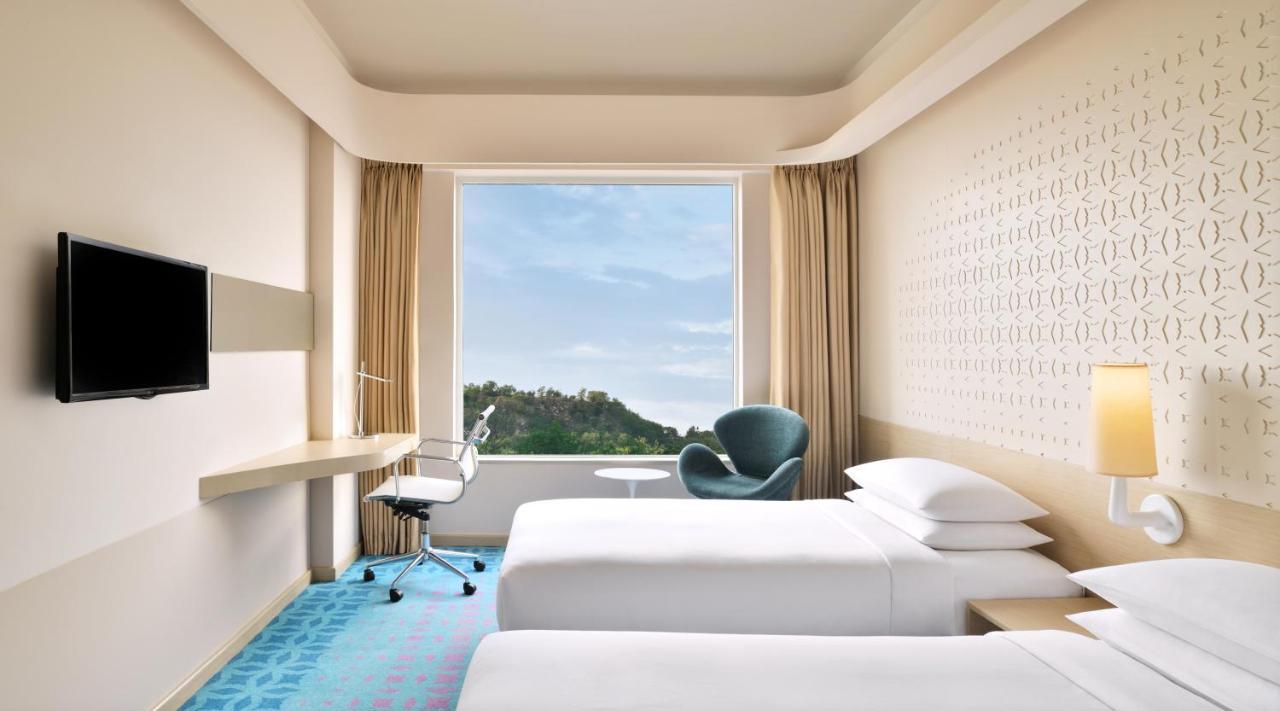 Hotel Fairfield By Marriott Hyderabad Gachibowli Esterno foto